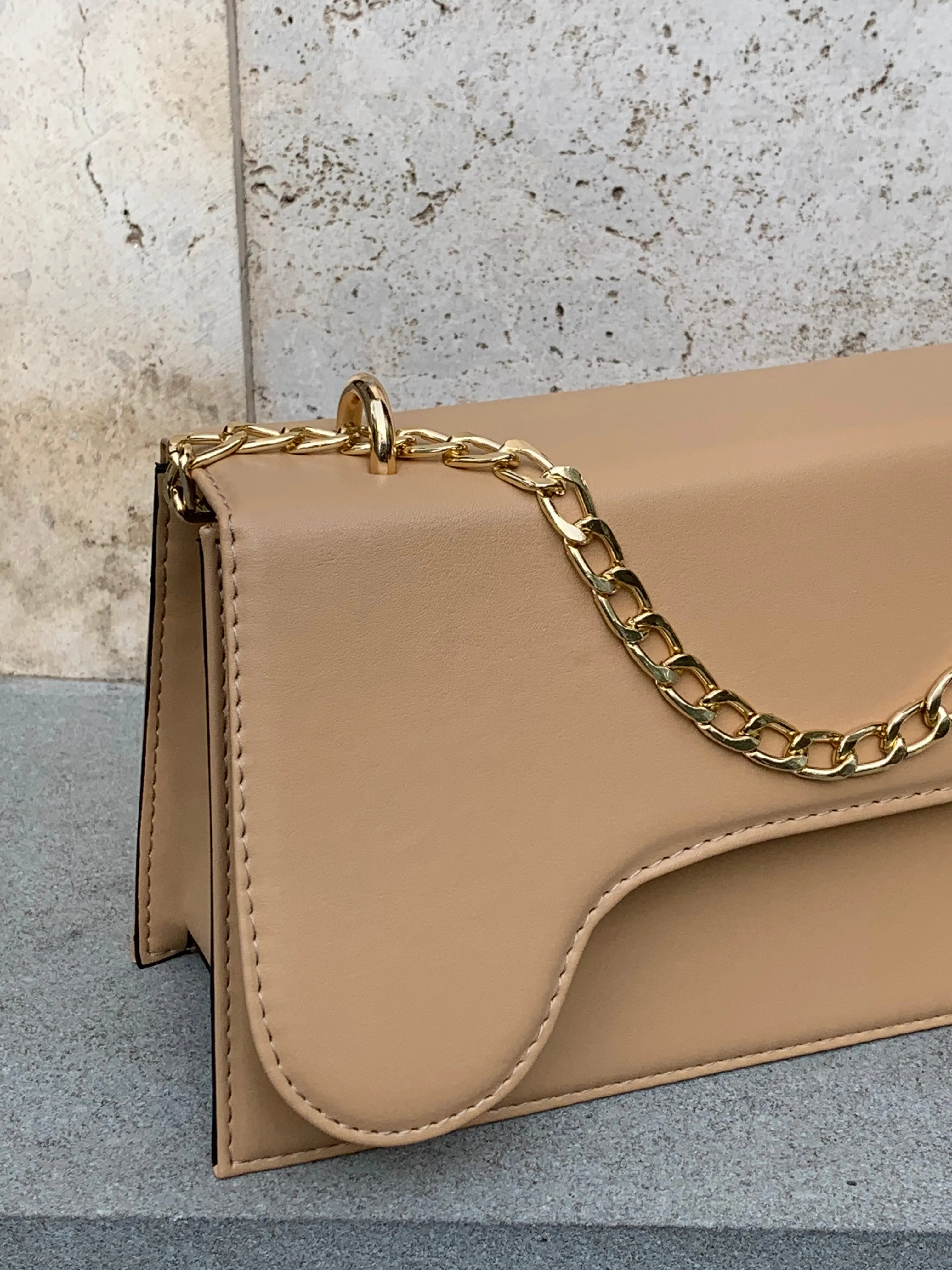 Leather chain handbag