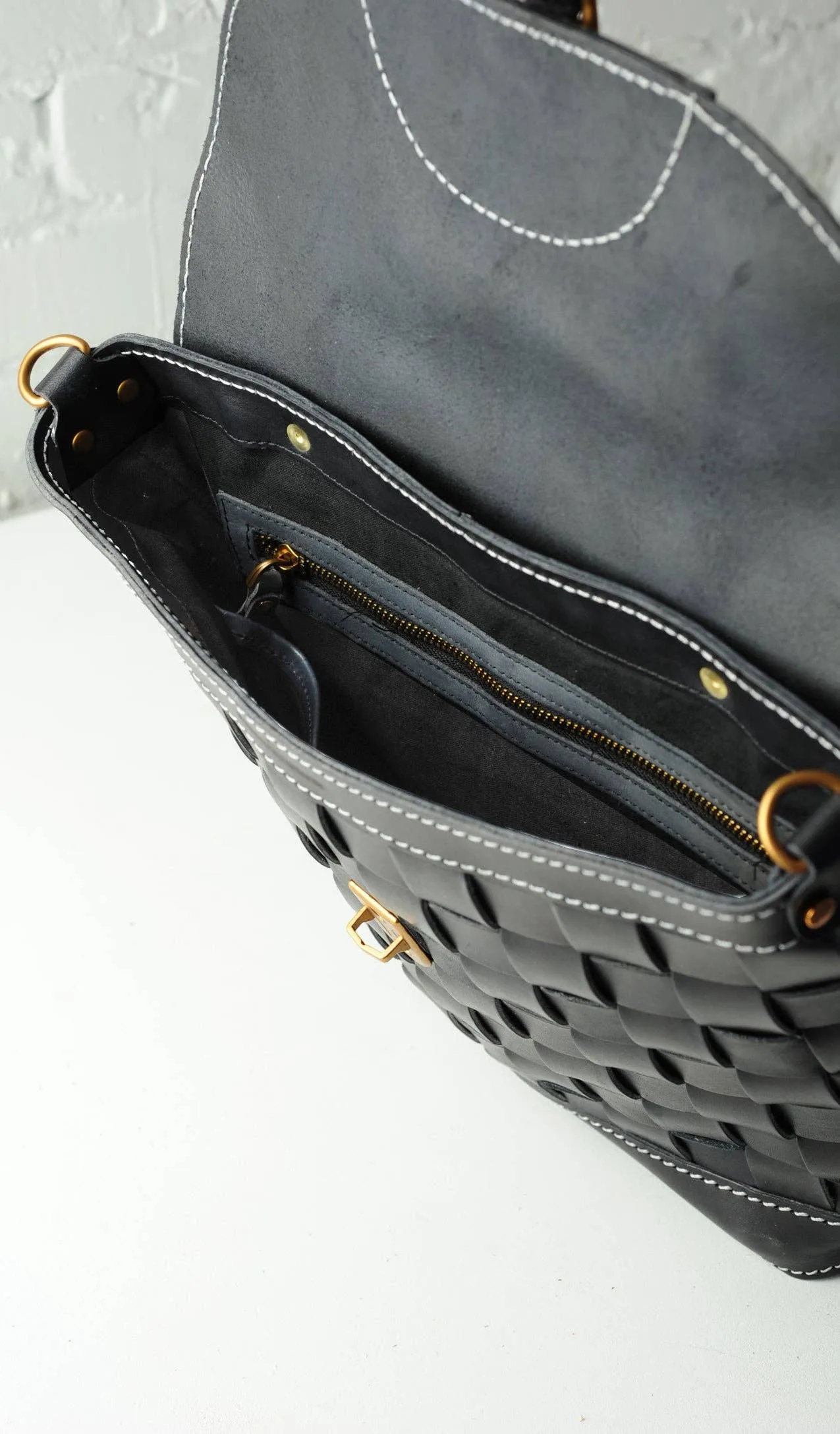 Venture Convertible Backpack Black
