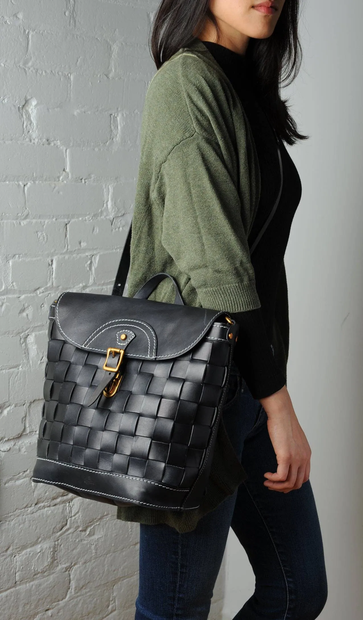 Venture Convertible Backpack Black
