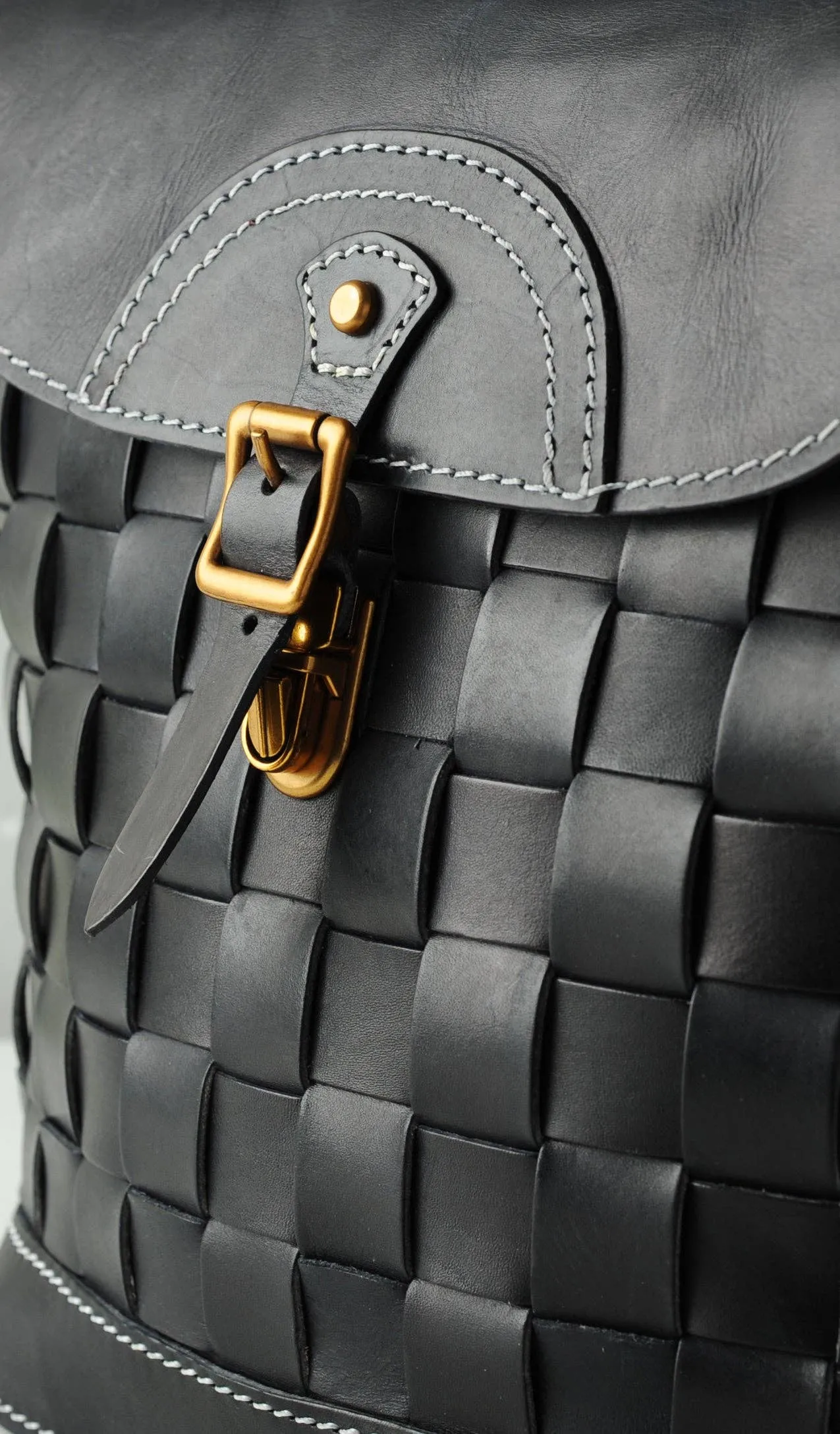 Venture Convertible Backpack Black